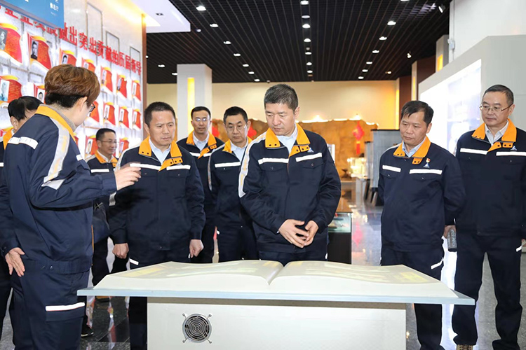 在了解西南铜业熔炼分厂艾萨工区利用葡萄图看板进行绩效考核后,姚林